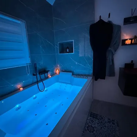 Dom wakacyjny Parenthese Exclusive Avec Piscine Et Jacuzzi Clermont (Oise)